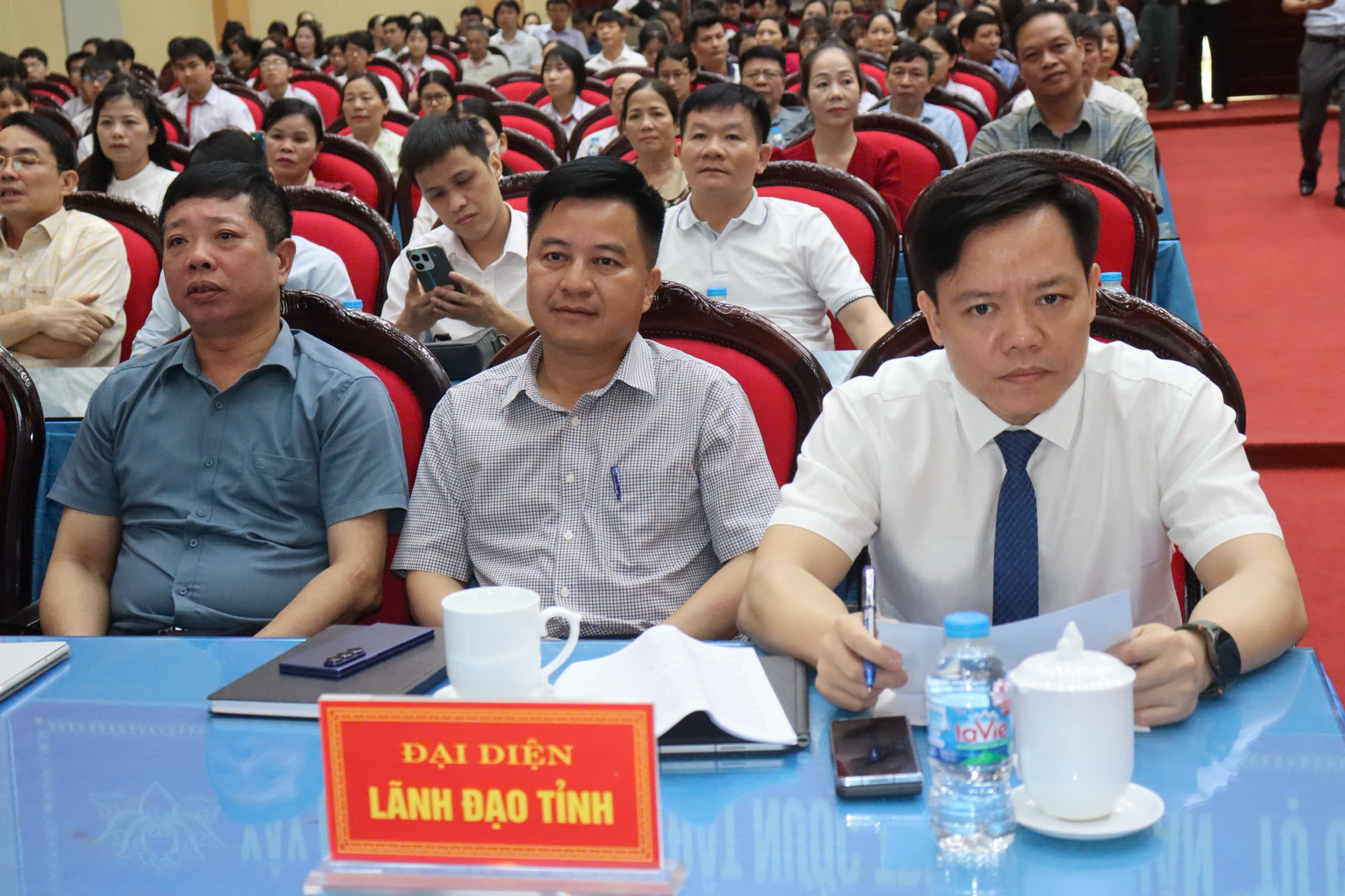 Anh-tin-bai